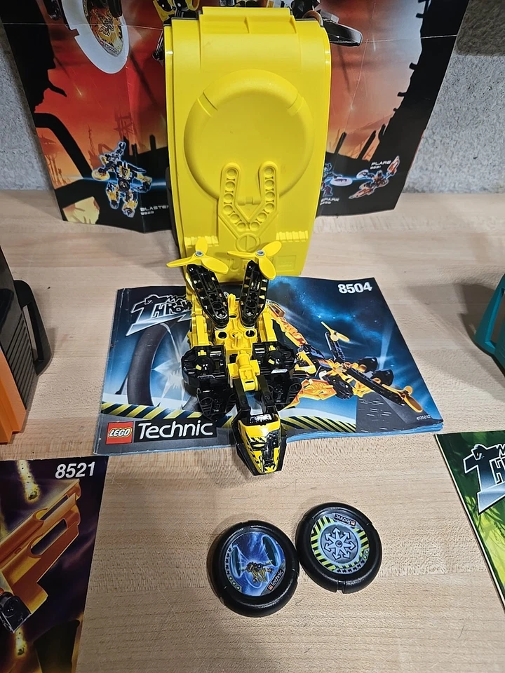 Lot Lego TECHNIC THROWBOTS 8504-8507 W/ 8521 Flare 8522 Spark Canisters Manuals - Image 4 of 4