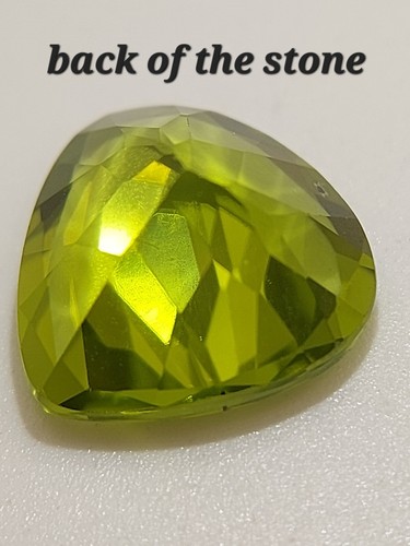 Lustrous peridot gemstone - faceted natural Chrysolite 4.80 CTS - Bild 7 von 11