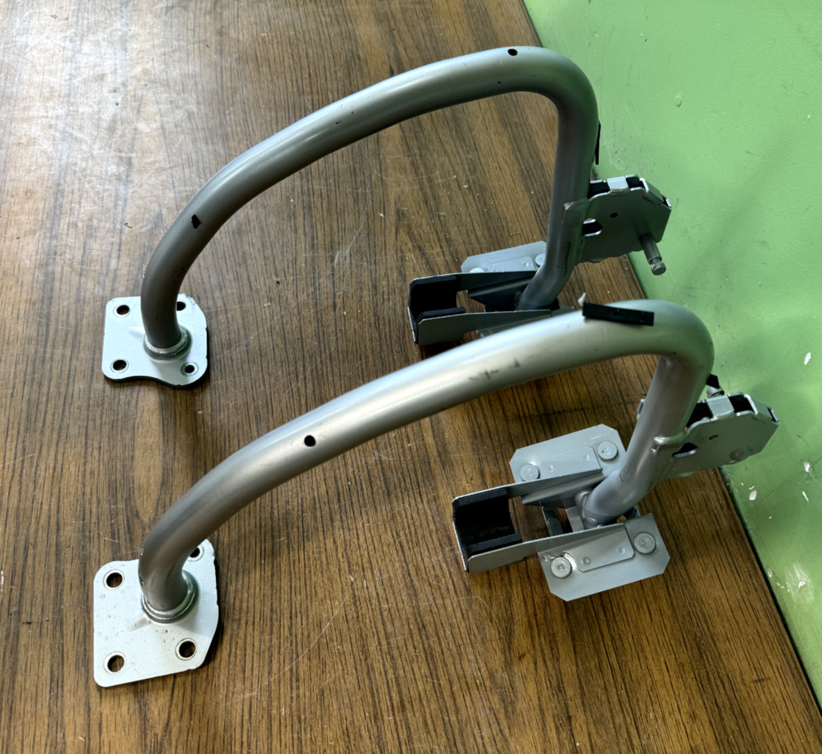 2014-2019 Maserati Ghibli Rear Trunk Lid Hinges Bracket Support Set 670009222