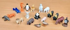 Lot of 19 small Vinyl plastic toy animals Cake Toppers Bear Bison Duck Sea Life