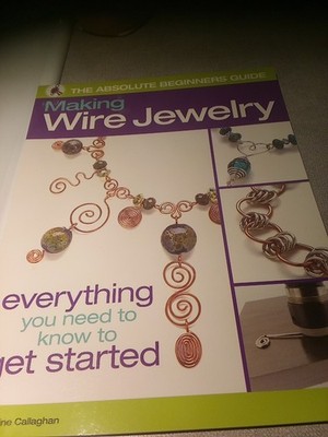 THE ABSOLUTE BEGINNERS GUIDE: MAKING WIRE JEWELRY By Martine Callaghan BRAND NEW