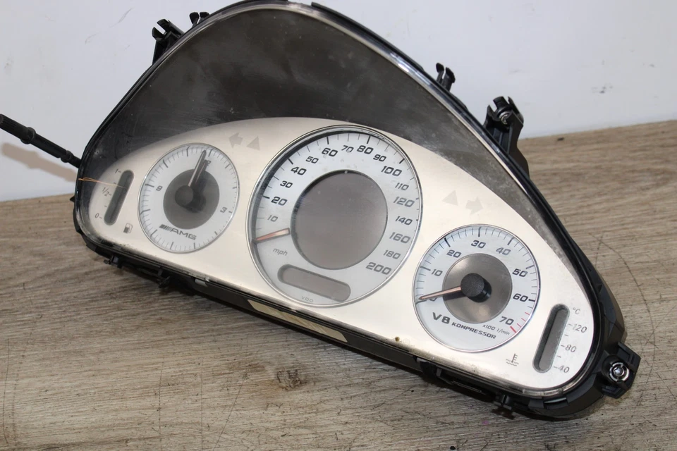 04-06 MERCEDES BENZ w211 E55 AMG KOMPRESSOR SPEEDOMETER INSTRUMENT GAUGE CLUSTER - Image 2 of 4