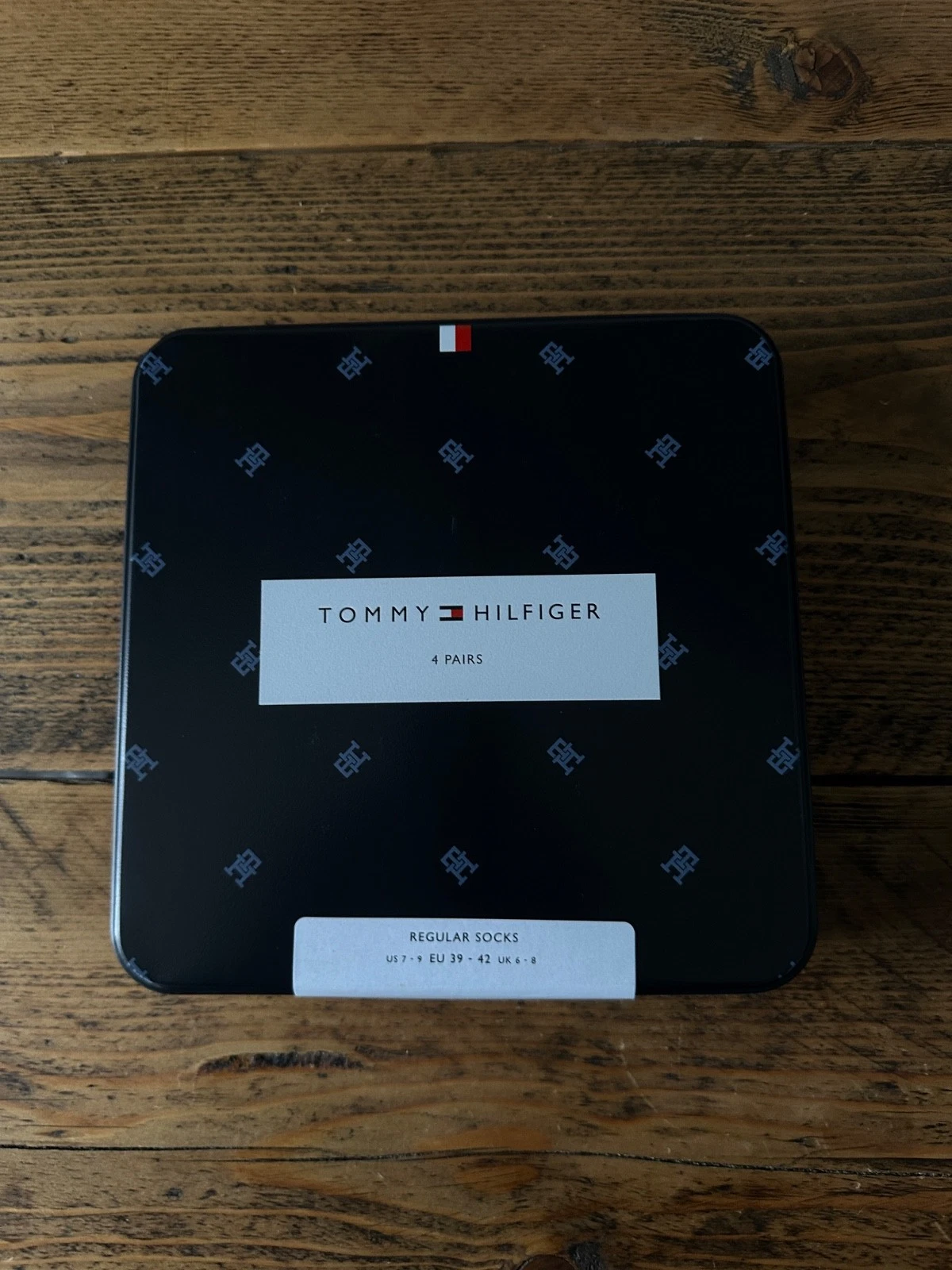 Tommy Hilfiger Luxury Men's Gift Box Tin 4 Pairs Premium Designer Socks, UK 6-8