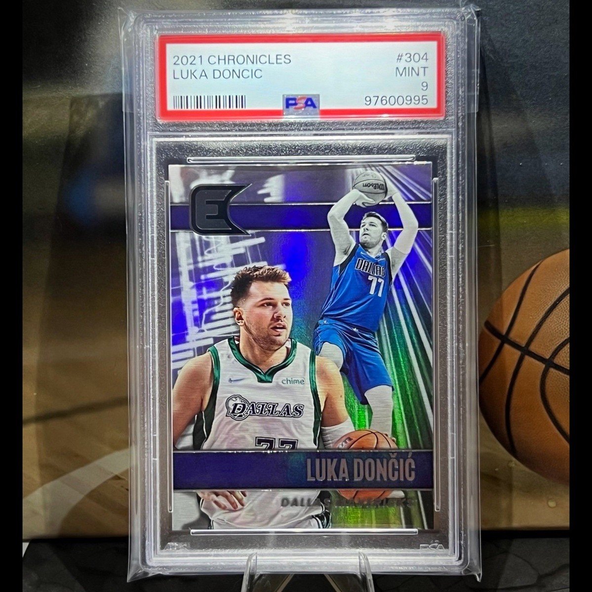 2021-22 Panini Chronicles - Essentials Luka Dončić #304 for