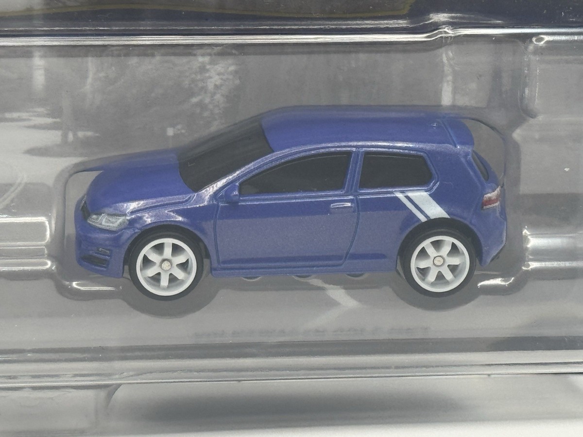 Hot Wheels Premium Car Culture 2004 VW Golf R32/VW Golf MK7 - 1:64