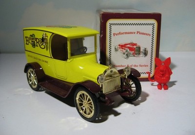 Rat Fink 1916 Studebaker  1:25 Ed Big Daddy Roth  Performance Pioneers diecast