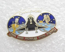 Vtg NASA Challenger Spaceship Lapel Pin (D641)