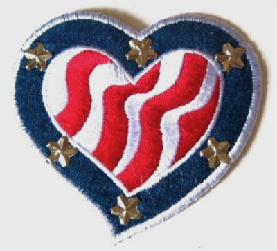 Wrights Silver Stars/Wavy Stripes Heart 3'' x 3 1/4'' Iron-On Applique wp-30