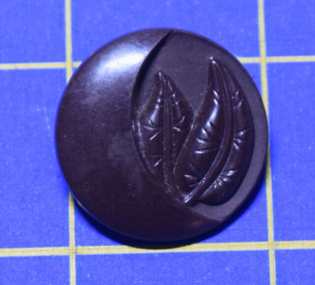 2668 Large vintage 1940's brown plastic button leaf design 2668 Large vintage 1940's brown plastic button leaf design
