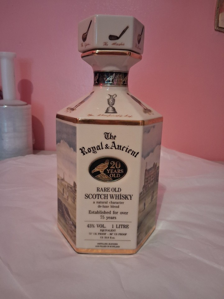 A genuine Crown Duchy decanter branded for golf's holiest institution — a shelf piece that screams "serious golfer with taste."