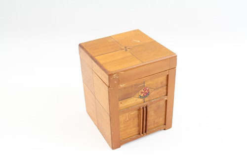 Zigarettenspenderbox aus Holz mit mechanischem Hundekopf