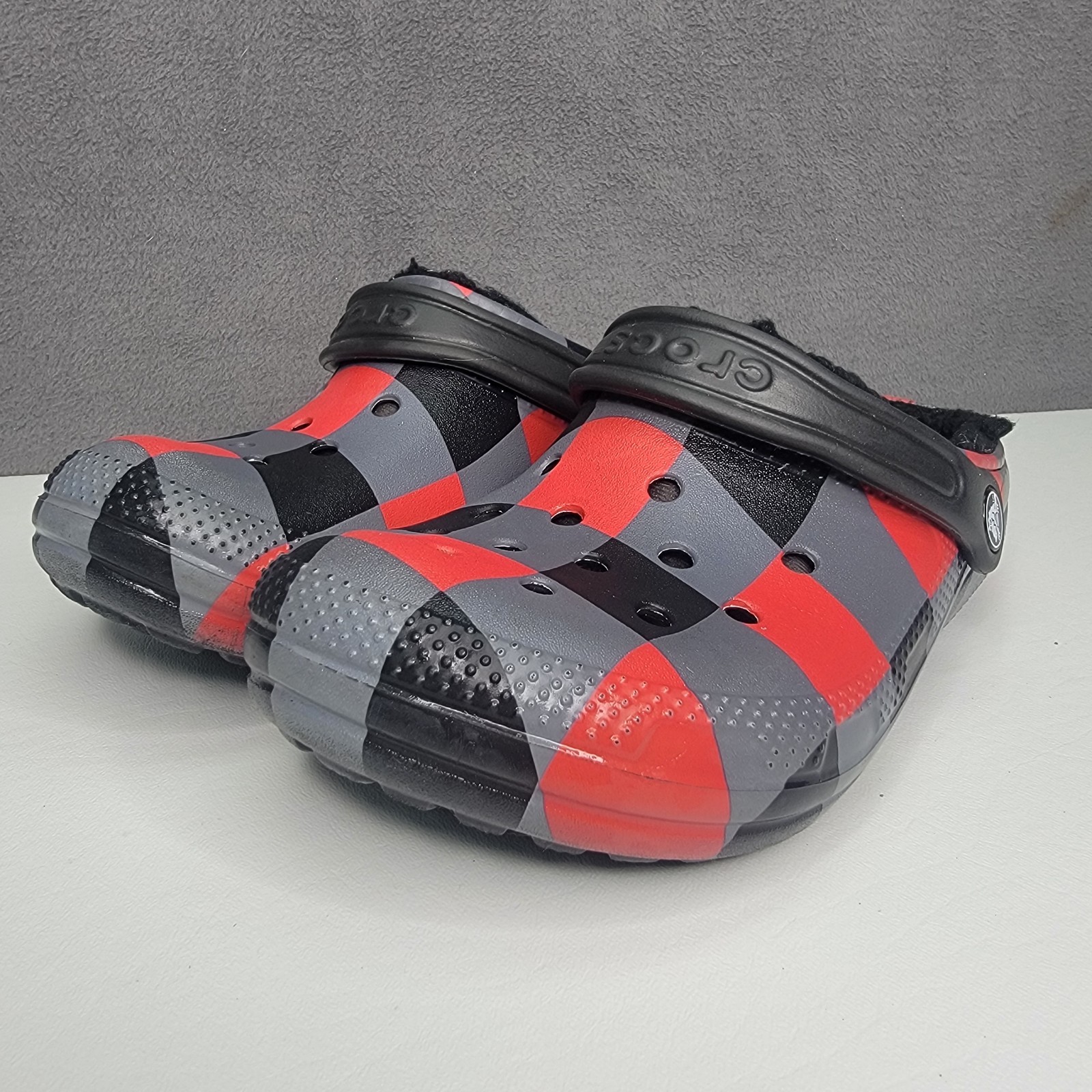 Crocs Classic Fur Lined Plaid Fleece Clog Grey Red Black Size Mens 4 Womens 6 image 3