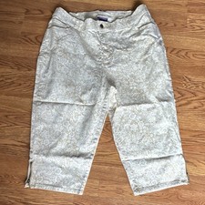 Catherines Womens Beige/White Floral Capri Pa...