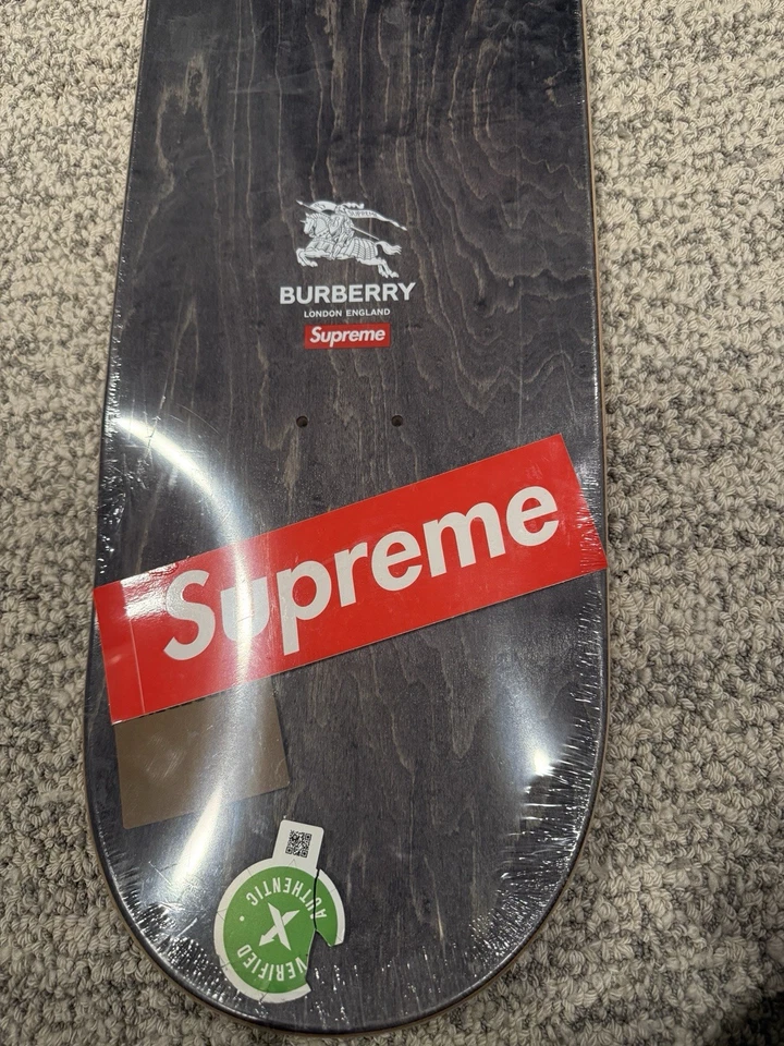 Monopatín Supreme ® x Burberry ® - Rosa - SS22 - NUEVO, listo para enviar Foto 2 de 3