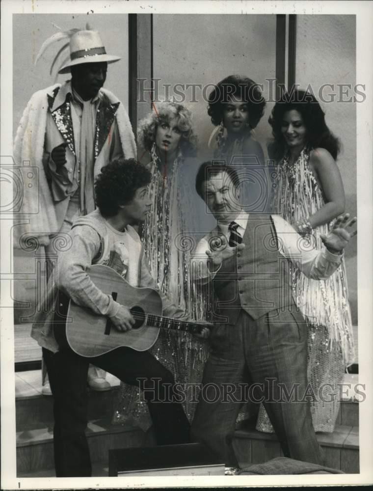 1978 Press Photo Richard B. Shull and other cast members of 