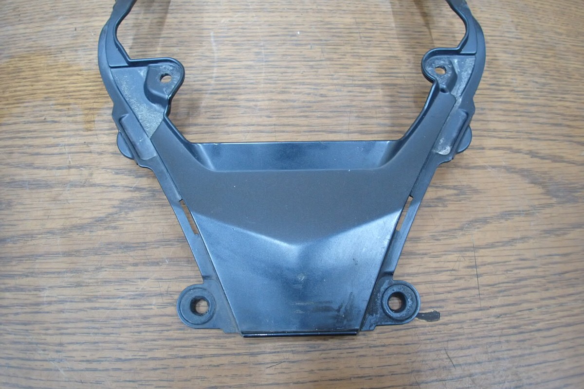 2009 SUZUKI GSXR1000 REAR FAIRING REAR CENTER DRESS BRACKET MOUNT