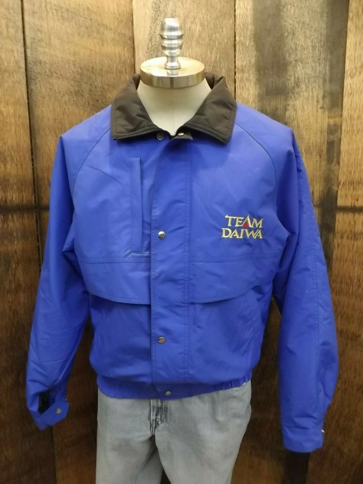 Nice! Sporty Blue Embroidered Logo Team Daiwa Cool Weather Fishing Jacket Mens M