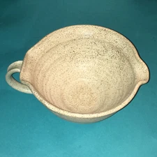 VINTAGE ART POTTERY CREAM STONEWARE BATTER MIXING BOWL SPONGEWARE SIGNED CERAMIC