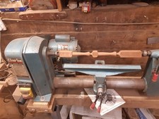 Clarke wood lathe with Hand tools single phase with a chuck VGC