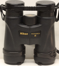 NIKON MONARCH 5...8 x 42...BINOCULARS   sweet view out ...bright  clear
