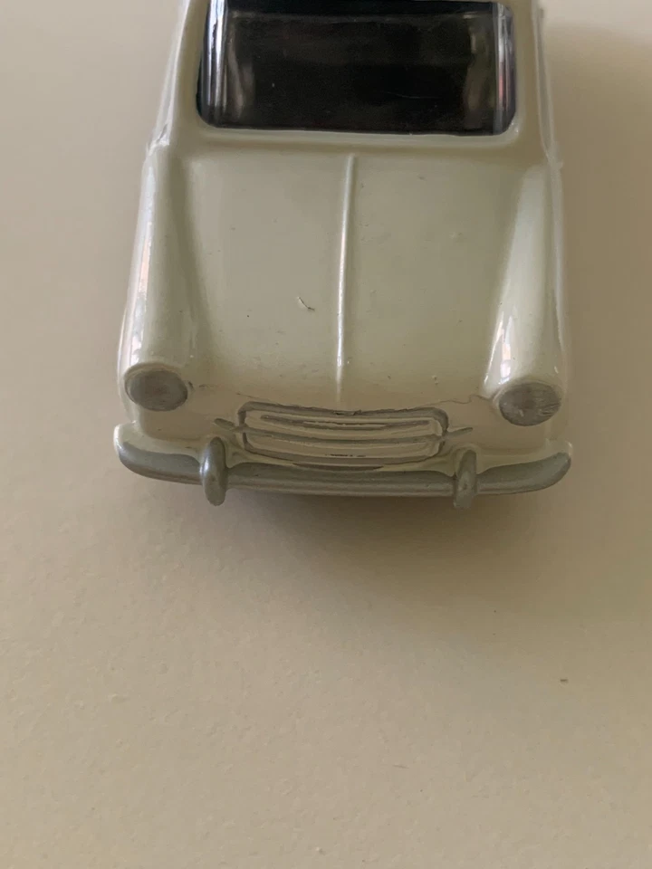 Quiralu 1:43 Vespa 400 con box originale Made in France - Immagine 4 di 4