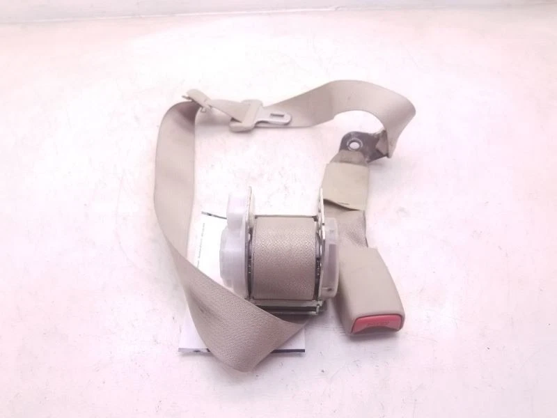 Toyota Avalon 2005 montaje de cinturón de seguridad y hebilla montado en el centro trasero Foto 3 de 4