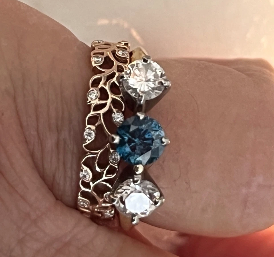 Anillo de diamantes azules Jabel Past Present Future banda de oro rosa con diamantes Foto 3 de 4