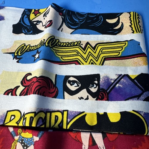 Lotto 4 trapunte coordinate tessuto Fat Quarter - DC Supergirl Batgirl, Wonder Woman - Foto 6 di 7