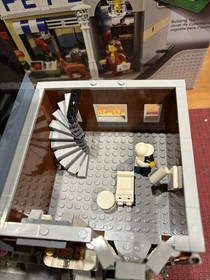 LEGO Creator Expert 10218 PET SHOP 100% Complete Box Manuals Light Kit