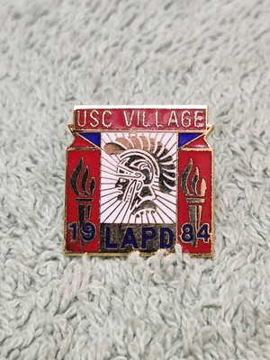 VINTAGE LOS ANGELES 1984 OLYMPICS LAPD USC VILLAGE COLLECTIBLE GLOSSY LAPEL PIN
