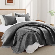 Queen Quilt Bedding Set Size 90" x 96"  2 Pillow Shams 20" x 26" 2" - 3...