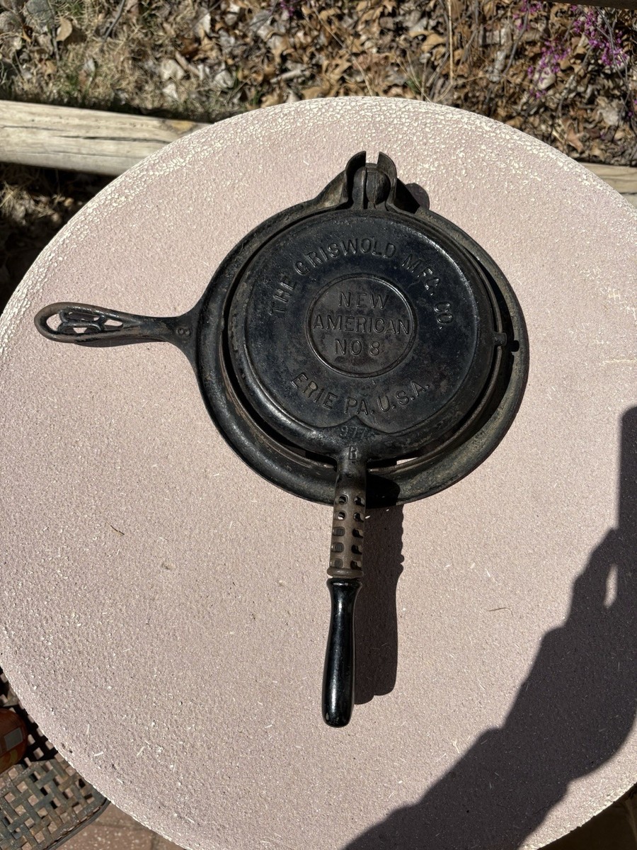 Vintage Griswold American No.8 Cast Iron WAFFLE Maker 975A