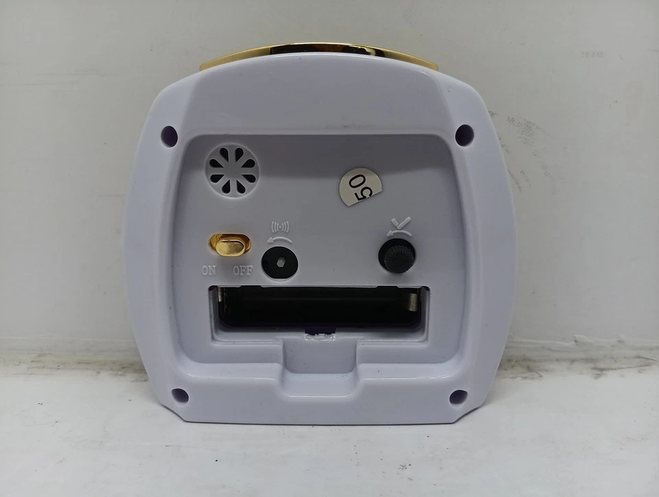 Reloj despertador de cabecera de plástico dorado y blanco Foto 2 de 4