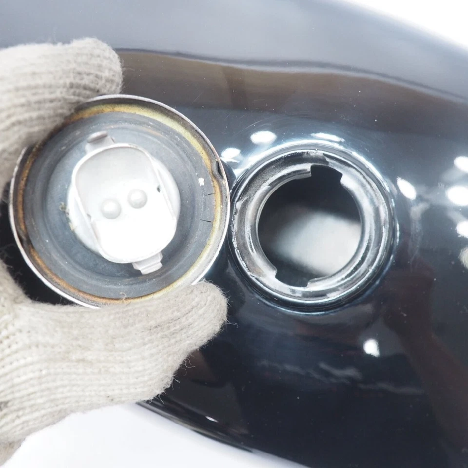 Tanque de combustible Suzuki RG50 negro con tapa y llave 600 mm usado Foto 4 de 4