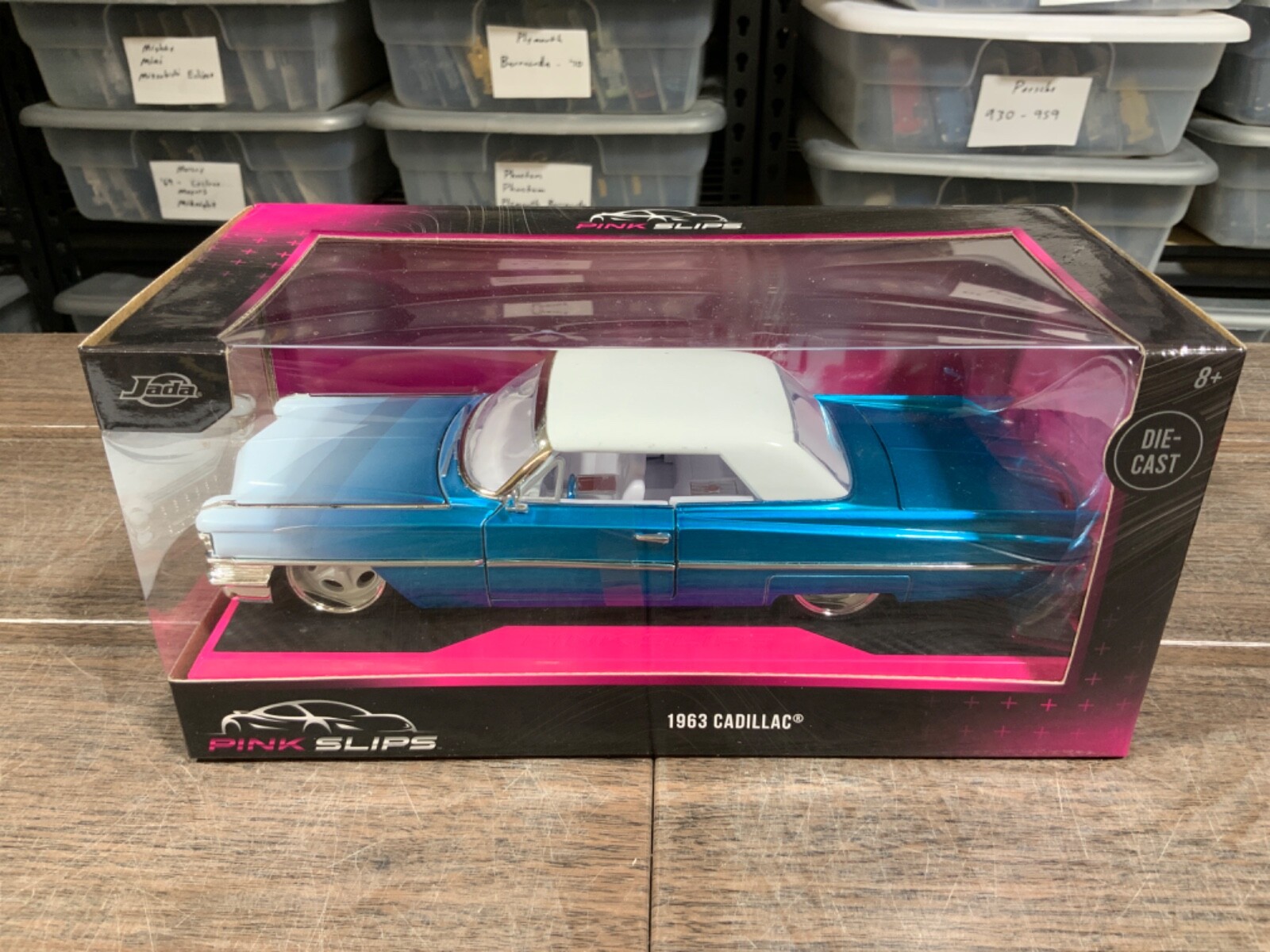 JADA PINK SLIPS 1&colon;24 1963 CADILLAC