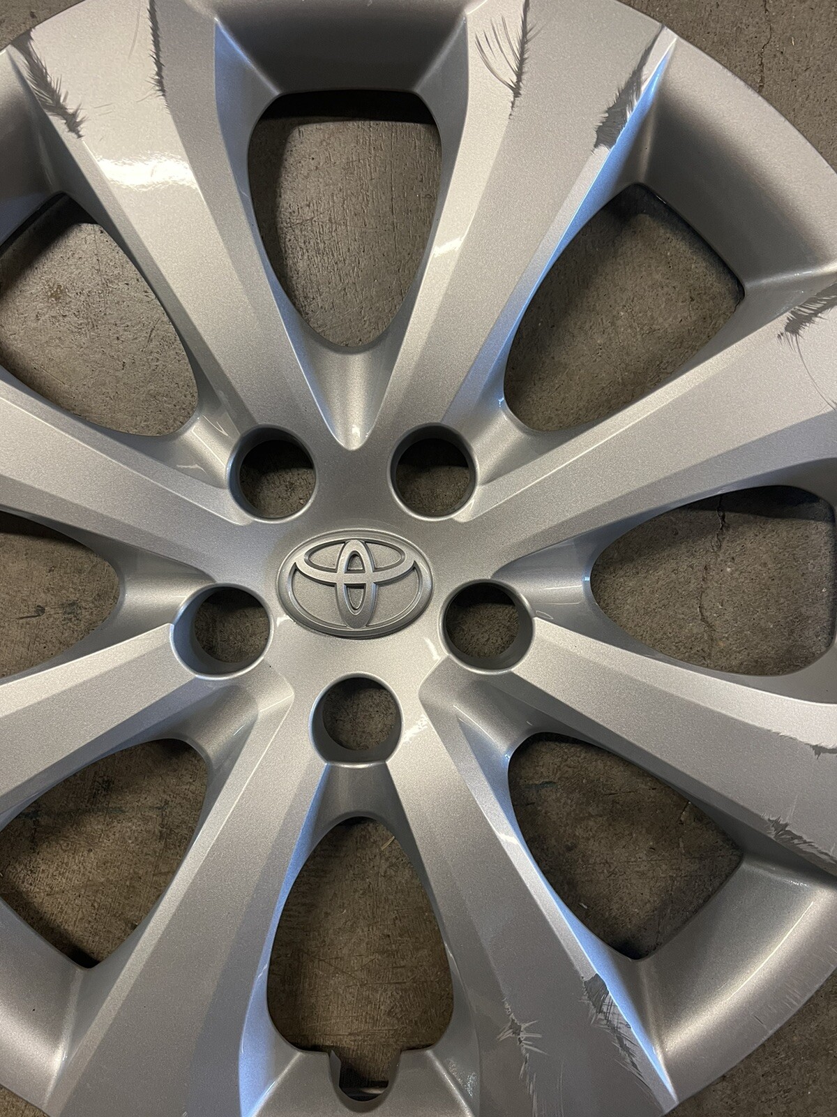 2020 2021 Toyota Corolla Hub Cap 16” Silver OEM 4260202540 Good Quality