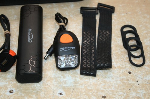 MagicShine MJ900 1000 Lumens LED Bike Light & Battery Set - Picture 3 of 11