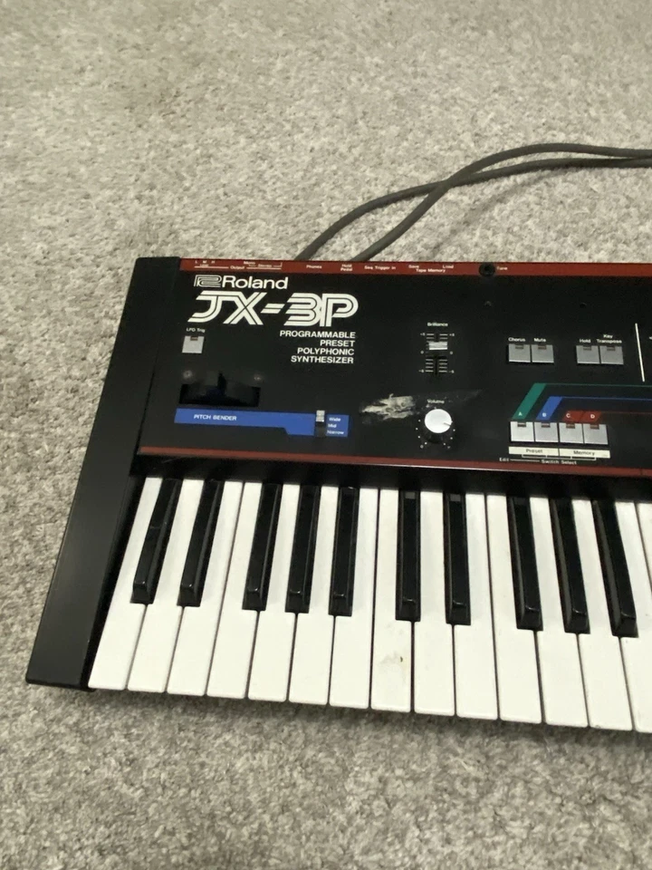 Roland JX-3P programmierbarer polyphoner Synthesizer muss funktionieren, spielt aber - Bild 2 von 4