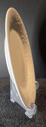 HMQ3 Snowflake Dinner Plate By HOME - Picture 3 of 10