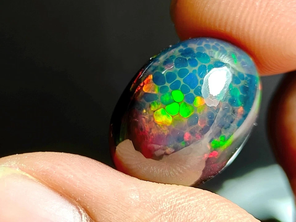 Cabujón de ópalo negro ahumado: piedra de ópalo de forma ovalada de 11,15 quilates, enorme ópalo de panal Foto 4 de 4