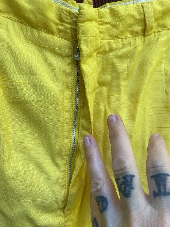 Bermuda de golfe vintage amarela de seda feminina costeira sob medida Di Fini - Imagem 3 de 4