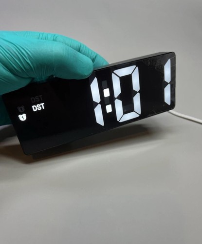 Digital Alarm Clock Large LED Screen Easy Read & Set Up Time Date 12/24H Display - Picture 21 of 24