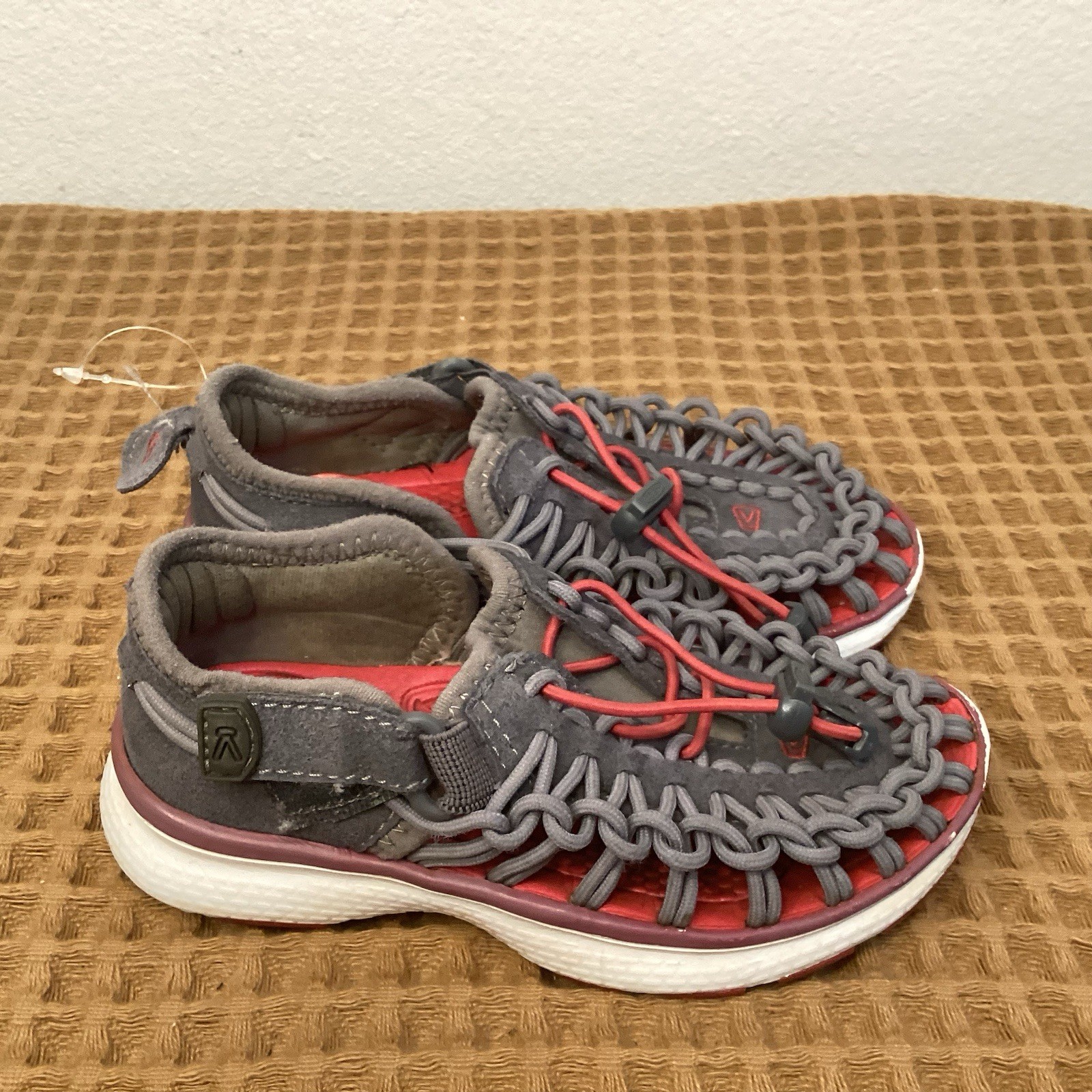 Scarpe KEEN UNEEK bambino unisex ragazzo taglia 9C grigio slip on sandali sportivi adatti all'acqua