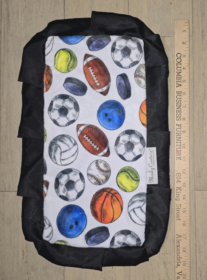 Minky Couture Mini-Bebé Lovey/Manta de Seguridad Estampado Deportivo Negro Borde Satinado Foto 3 de 4