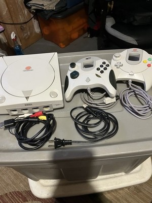 SEGA Dreamcast HKT-3020 White NTSC-U/C Console 2 Controllers tested and working