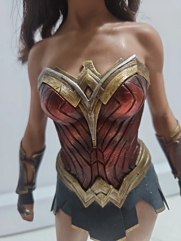 Hot Toys Wonder Woman Justice League 1/6 Scale Figure Only - Image 3 of 4