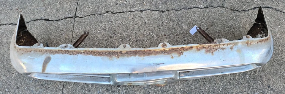 Parachoques delantero cromado completo OEM usado con rejilla Oldsmobile 1957 (B234) Foto 2 de 4