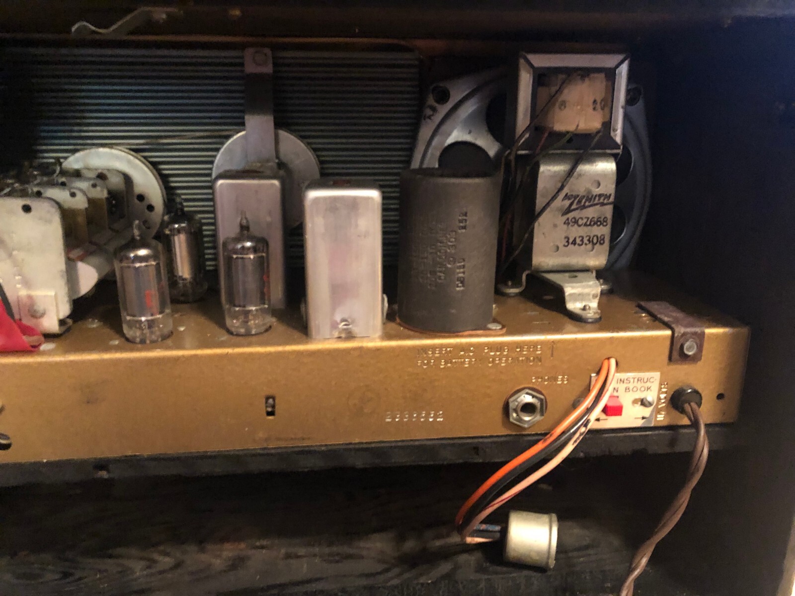 Vintage 1950s Zenith 600 Series TransOceanic Wave tube radio