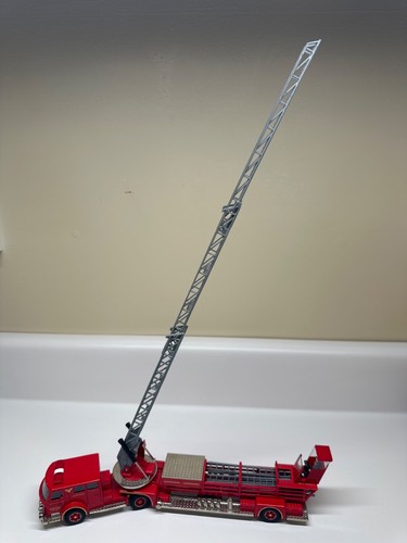 Corgi American LaFrance Aerial Rescue Tractor & Simon Snorkel - Picture 7 of 21