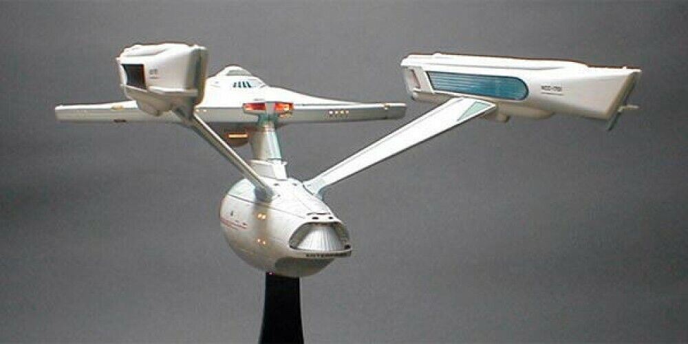 Bandai 1/850 Scale Star Trek U.S.S. Enterprise NCC-1701